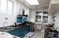 寬敞明亮的廚房